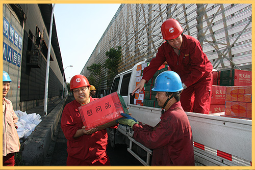 酷夏時節，興泰公司工會開展為基層送清涼慰問活動.jpg